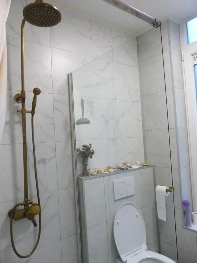 Superbe Studio Au 1Er Etage, Proche De La Gare Du Midi Брюксел Екстериор снимка